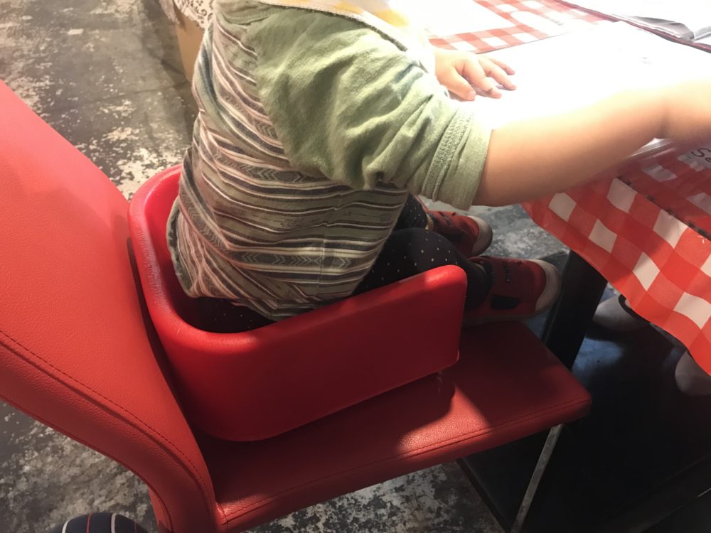 子ども用の椅子